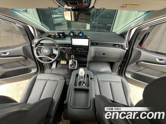 Hyundai Staria 2023 — ფოტო 3/20