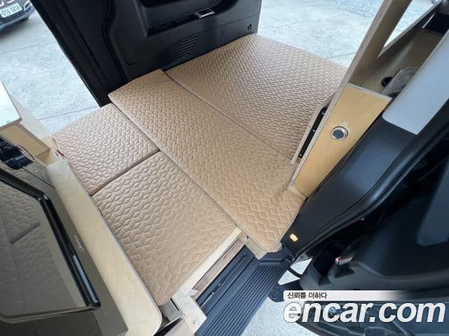 Hyundai Staria 2023 — ფოტო 10/20