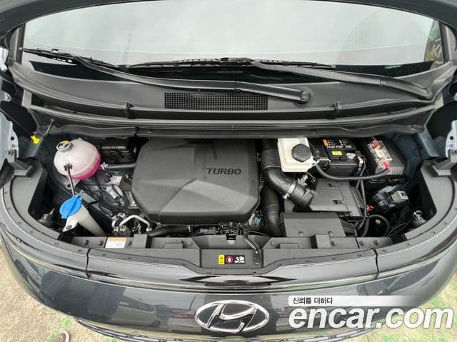 Hyundai Staria 2023 — ფოტო 17/20