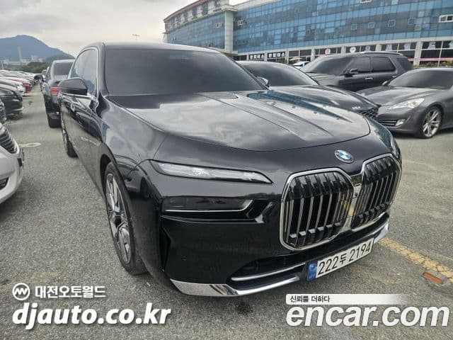 BMW 7 Series 2023 — Şəkil 9/20