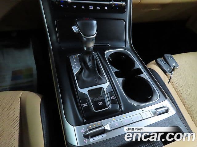 Kia Carnival 2021 — Фото 12/20