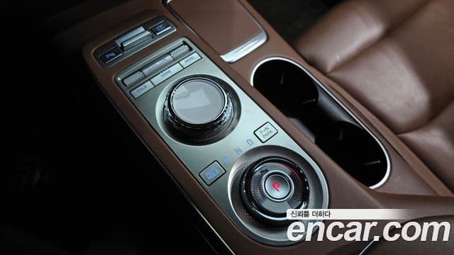 Genesis GV70 2021 — ფოტო 7/20