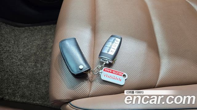 Genesis GV70 2021 — ფოტო 15/20