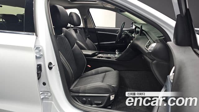 Genesis G70 2018 — Photo 8/32