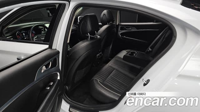 Genesis G70 2018 — Photo 27/32