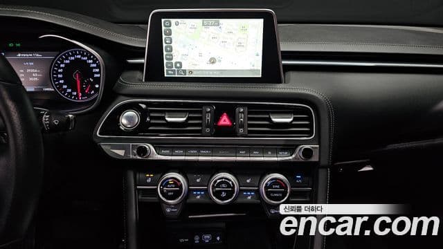 Genesis G70 2018 — Photo 19/32