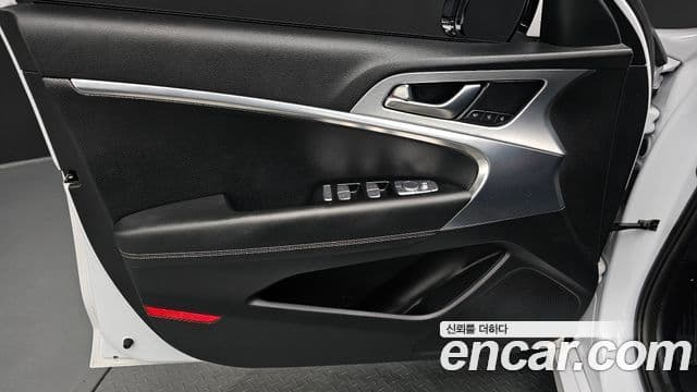 Genesis G70 2018 — Photo 22/32