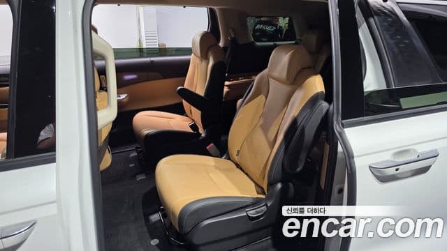 Kia Carnival 2023 — Şəkil 12/20