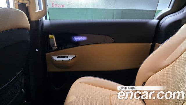 Kia Carnival 2023 — Photo 11/33