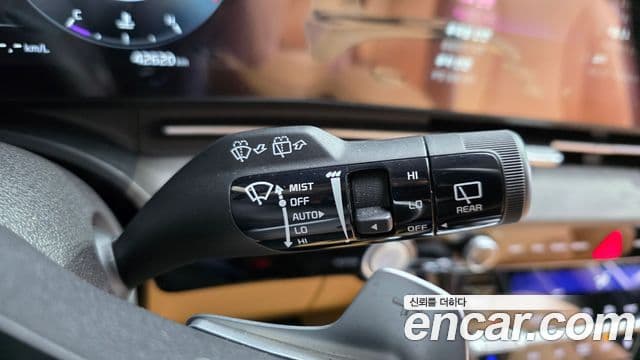 Kia Carnival 2023 — Photo 28/33