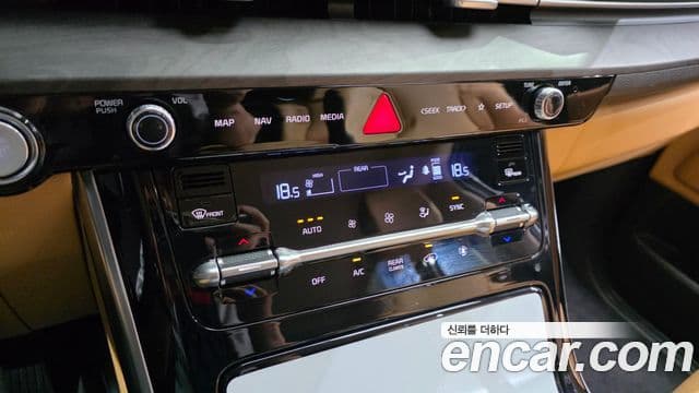 Kia Carnival 2023 — Photo 26/33