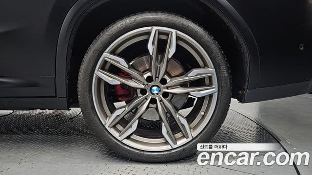 BMW X4 2021 — Photo 14/36