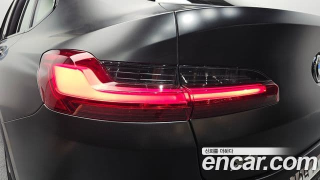 BMW X4 2021 — Photo 17/36
