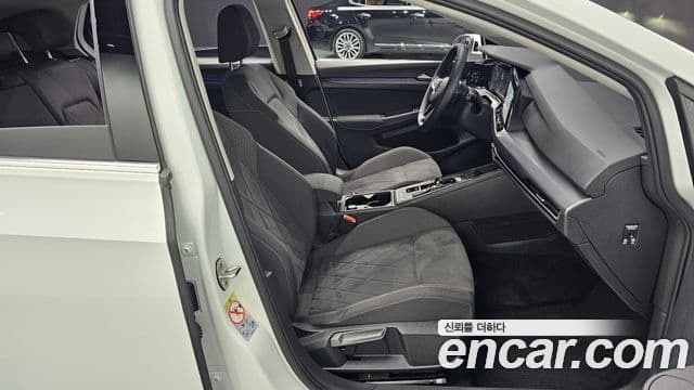 Volkswagen Golf 2022 — Photo 8/30