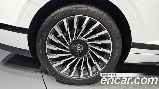 Hyundai Grandeur Hybrid 2025 — Photo 34/36