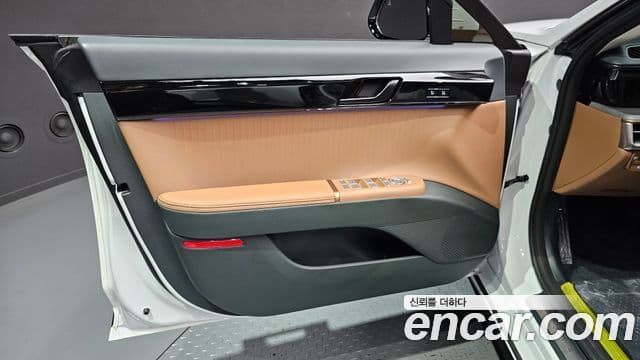 Hyundai Grandeur Hybrid 2025 — Photo 29/36