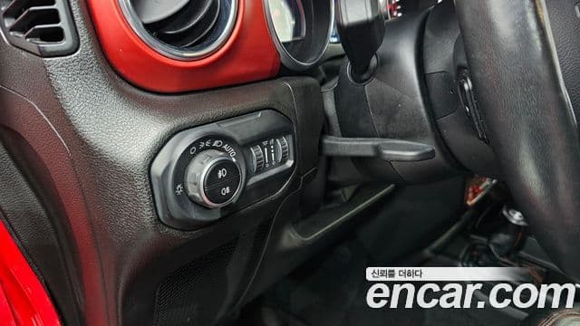 Jeep Wrangler 2019 — Şəkil 19/20