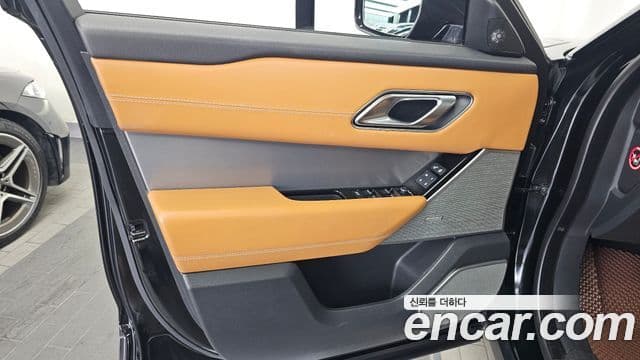 Land Rover Range Rover Velar 2018 — Photo 3/36