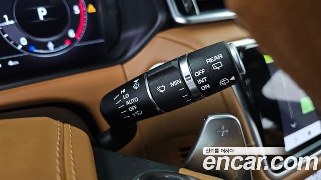 Land Rover Range Rover Velar 2018 — Photo 20/36