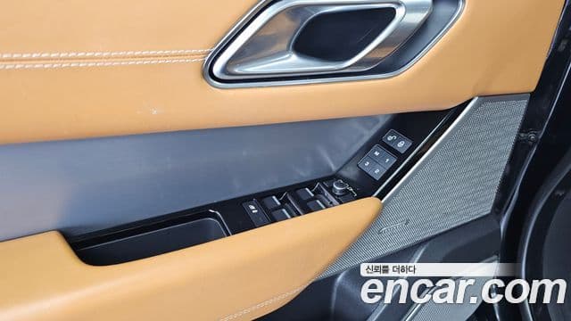 Land Rover Range Rover Velar 2018 — Photo 6/36