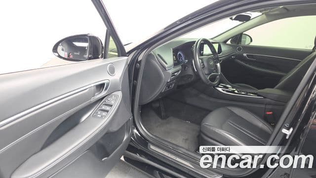 Hyundai Sonata 2022 — ფოტო 9/20