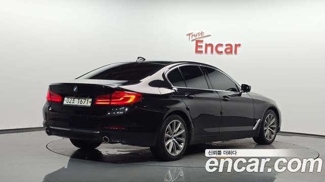 BMW 5 Series 2019 — ფოტო 2/20