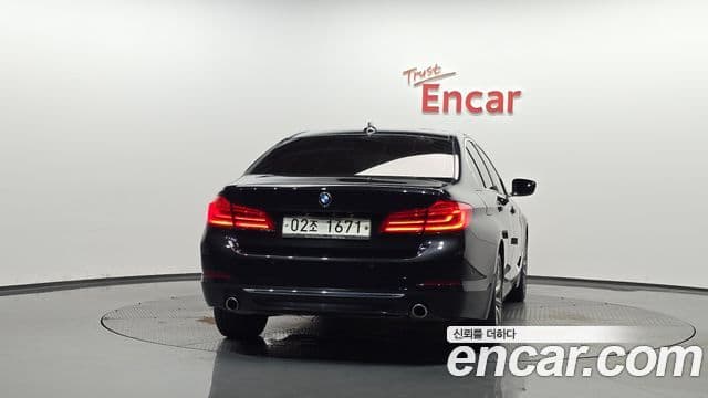 BMW 5 Series 2019 — ფოტო 4/20