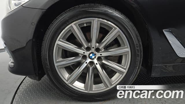 BMW 5 Series 2019 — ფოტო 5/20
