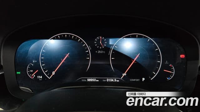 BMW 5 Series 2019 — ფოტო 8/20