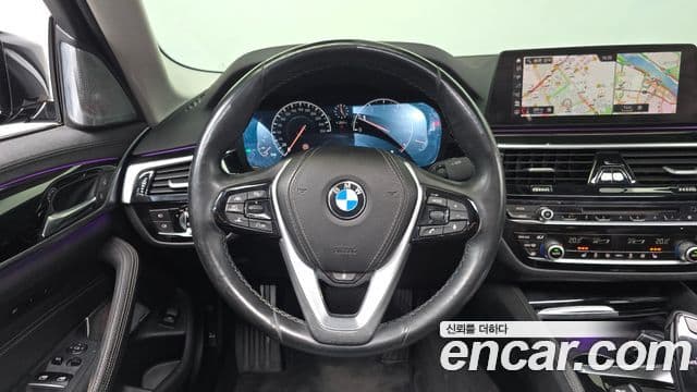 BMW 5 Series 2019 — ფოტო 13/20