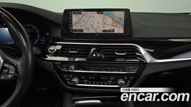 BMW 5 Series 2019 — ფოტო 14/20