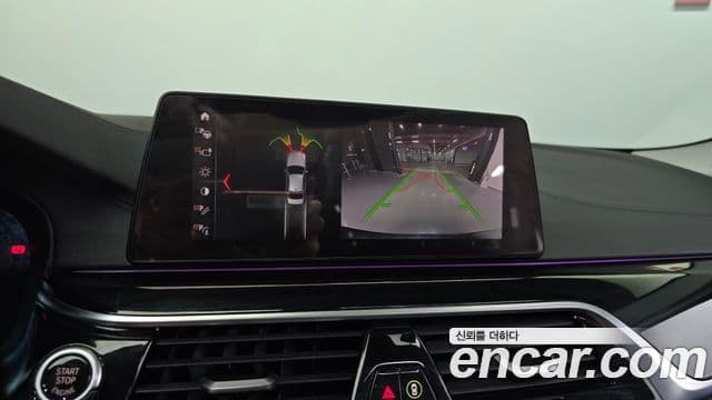 BMW 5 Series 2019 — ფოტო 15/20