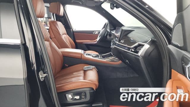 BMW X7 2025 — Photo 22/36