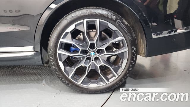 BMW X7 2025 — Photo 28/36
