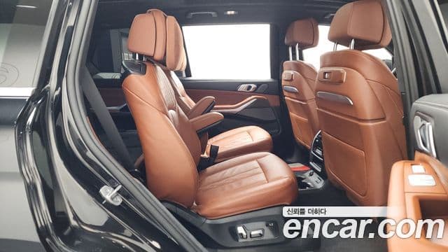 BMW X7 2025 — Photo 24/36