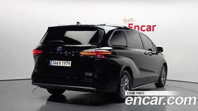Toyota Sienna 2021 — Şəkil 2/20