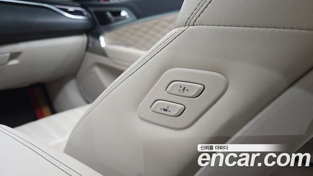Genesis G70 2019 — Photo 1/28