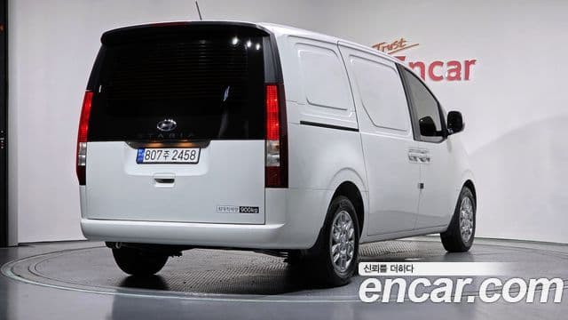 Hyundai Staria 2023 — ფოტო 1/20