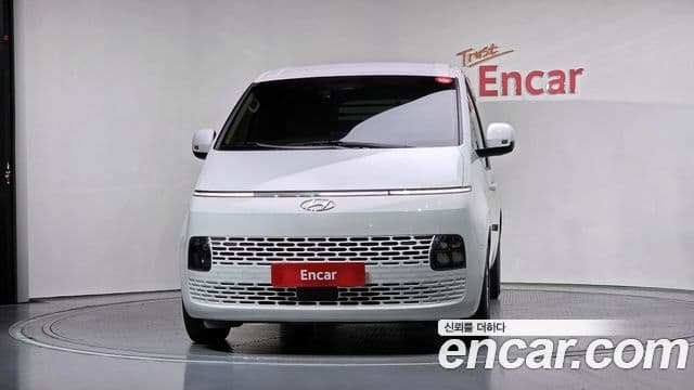 Hyundai Staria 2023 — ფოტო 2/20