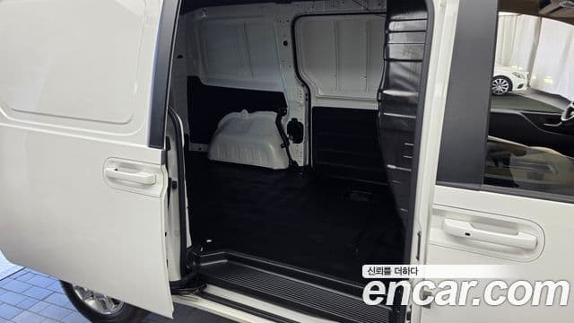 Hyundai Staria 2023 — ფოტო 11/20