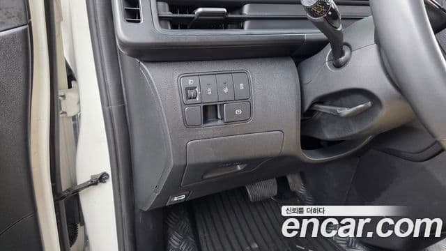 Hyundai Staria 2023 — ფოტო 17/20