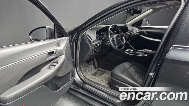 Hyundai Sonata 2021 — ფოტო 11/20