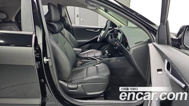 Kia Niro 2022 — Şəkil 12/20
