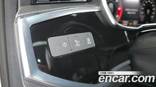 Audi Q3 2023 — ფოტო 18/32