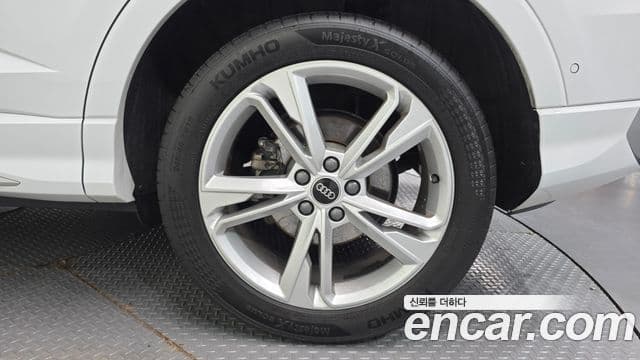 Audi Q3 2023 — ფოტო 13/32