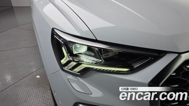 Audi Q3 2023 — ფოტო 26/32