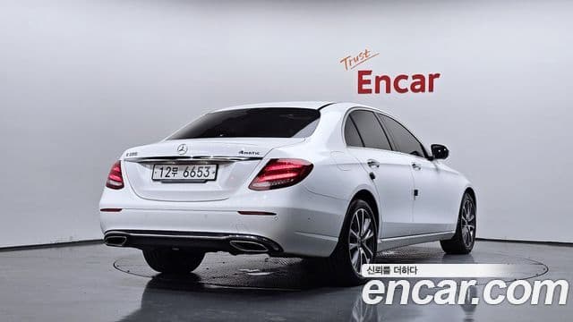 Mercedes-Benz E-Class 2018 — ფოტო 1/20