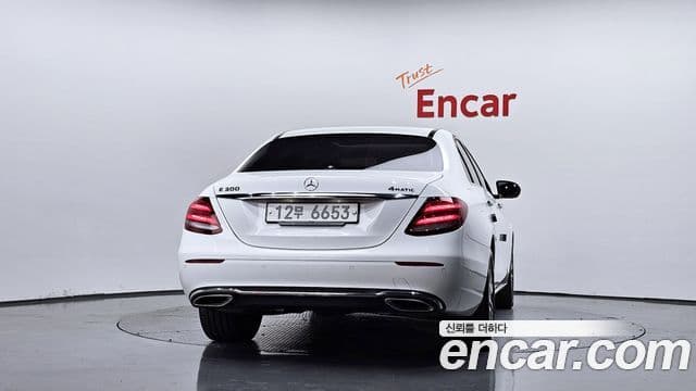 Mercedes-Benz E-Class 2018 — ფოტო 3/20