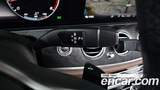 Mercedes-Benz E-Class 2018 — ფოტო 8/20