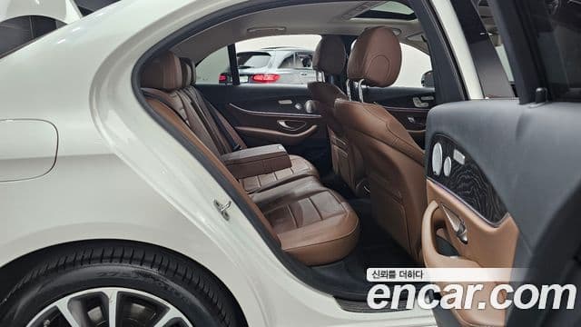 Mercedes-Benz E-Class 2018 — ფოტო 11/20